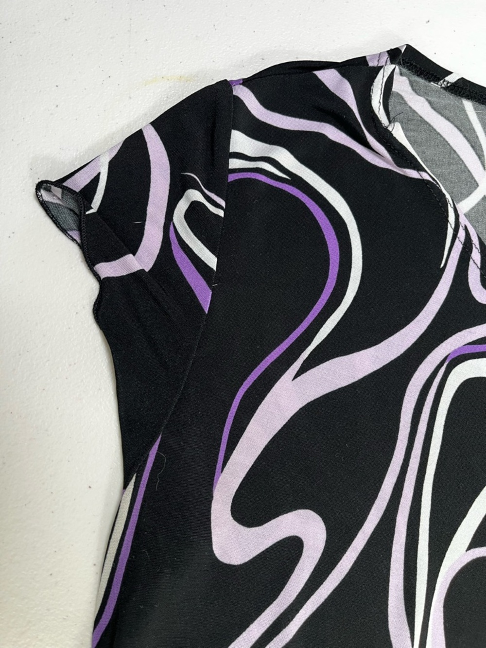Susan Lawrence Black and Lavender Abstract Wave Top - Picture 7 of 12